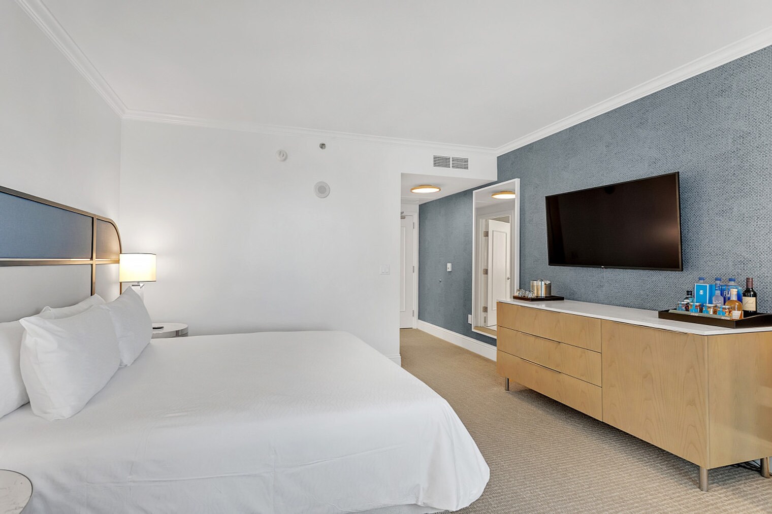Building Photo - 4401 Collins Ave