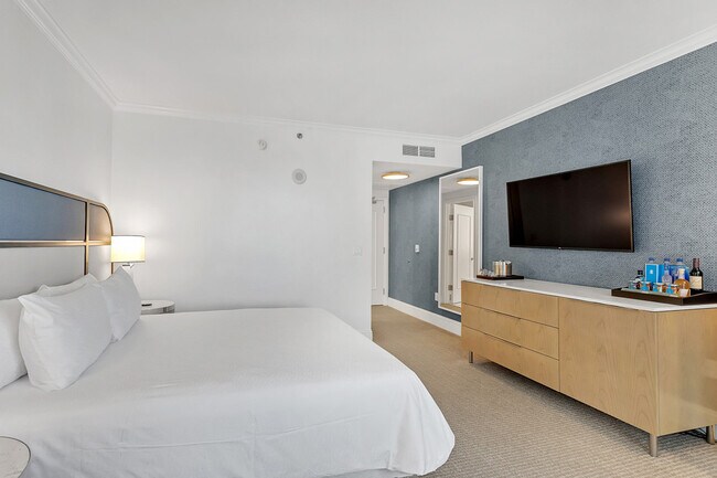 Building Photo - 4401 Collins Ave
