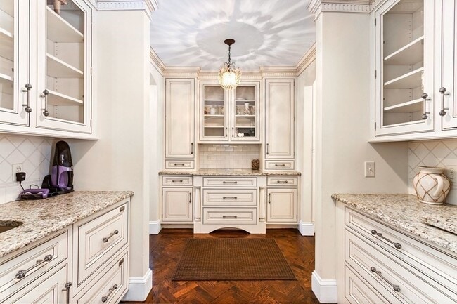 Building Photo - 115 Aspen Ave