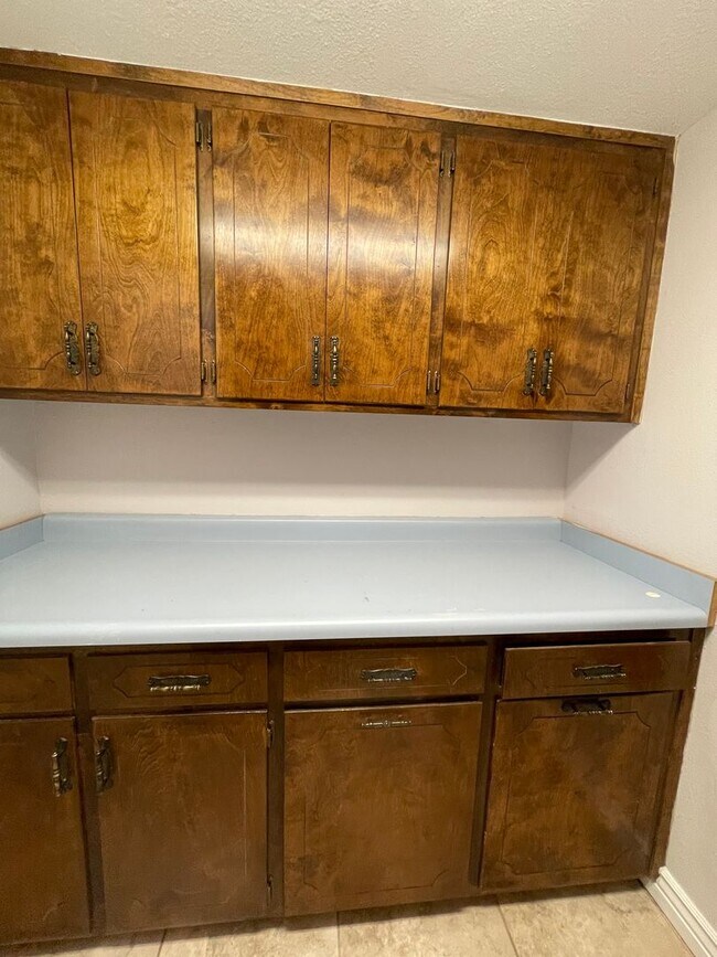 Building Photo - Spacious home in Tulare coming soon!