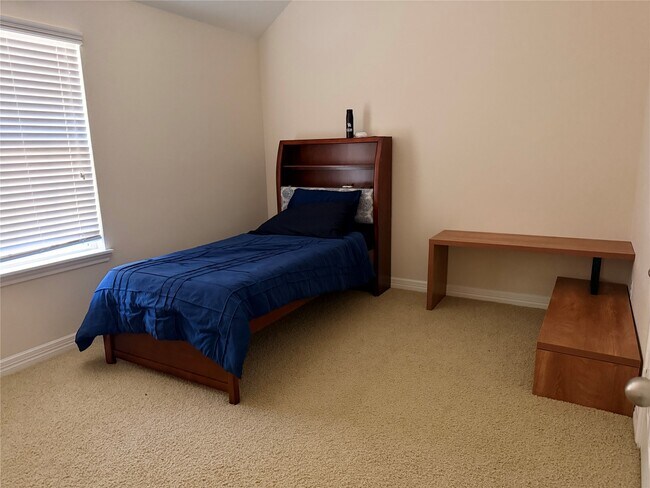 Building Photo - 4139 Scenic Valley Ln
