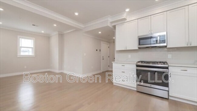 Building Photo - 2 Rossmore Road