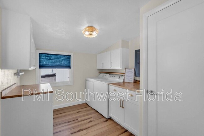 Building Photo - 3111 Bayshore Gardens Pkwy