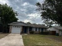 Building Photo - Eisenhauer and Rittman area cute House for...