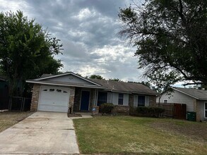 Building Photo - Eisenhauer and Rittman area cute House for...