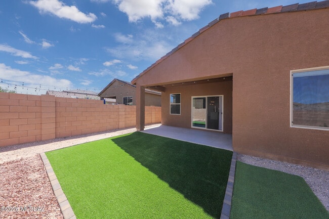 Building Photo - 7760 S Via Perfecta