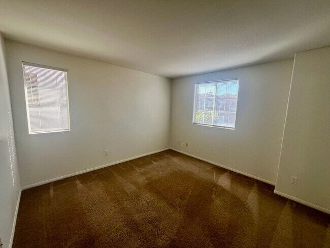 Building Photo - patt1460 Sapphire