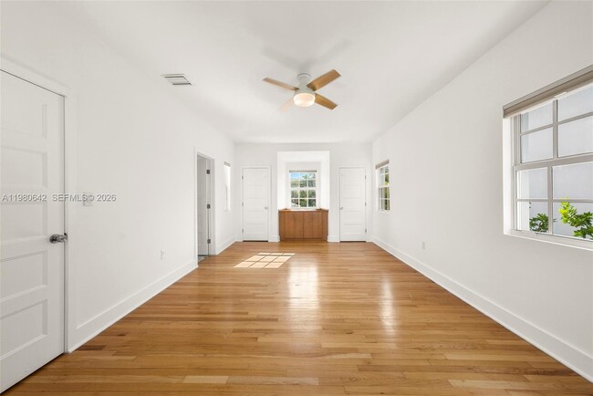 Building Photo - 4491 Prairie Ave