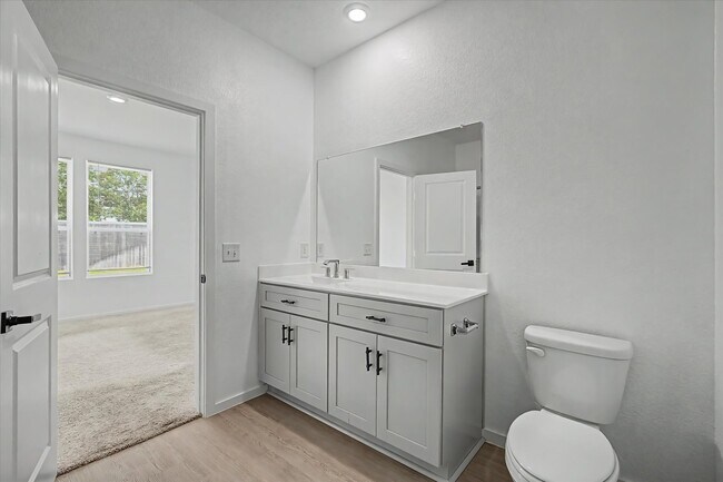 Building Photo - 511 Louis Ln