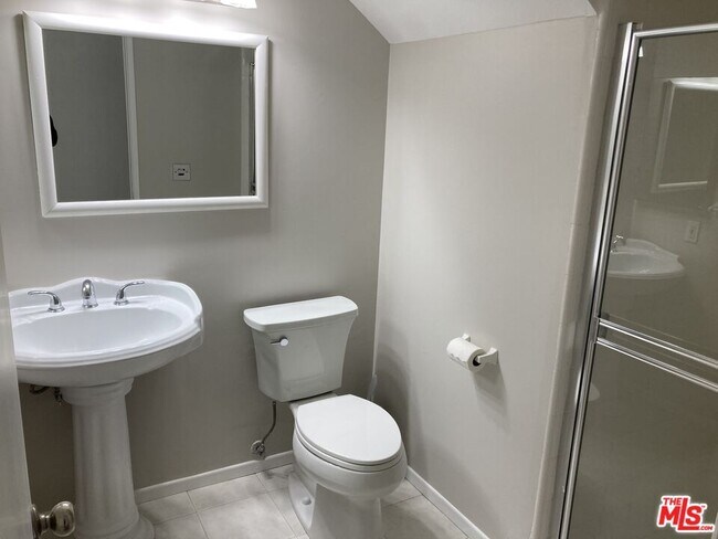 Building Photo - 1506 Palisades Dr