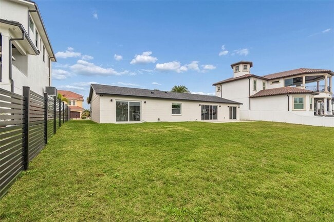 Building Photo - 3921 Versailles Dr