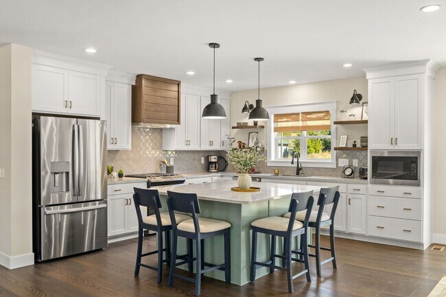 Building Photo - Modern Mountain Living Minutes from the Watauga River!
