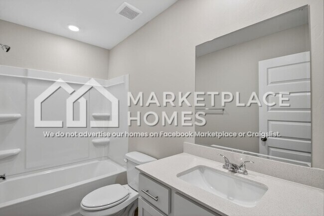 Building Photo - 812 NE 102nd Ter