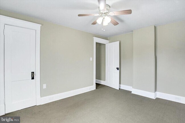 Building Photo - 319 N 2nd St