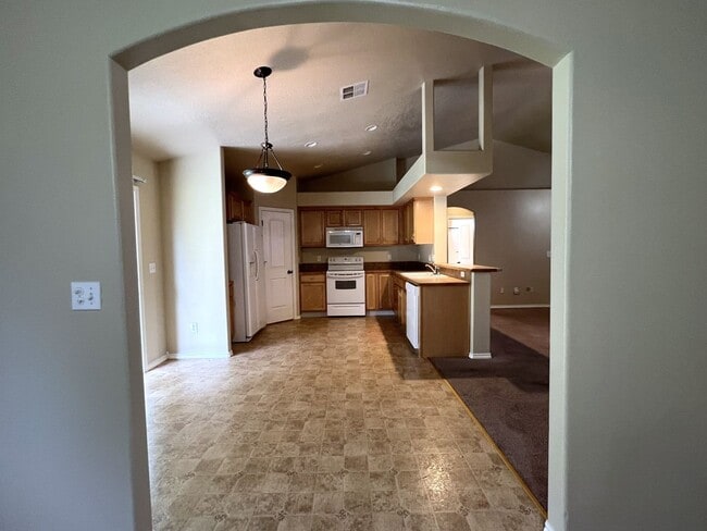 Building Photo - Beautiful 3 bed 2 bath home in the Woodsid...