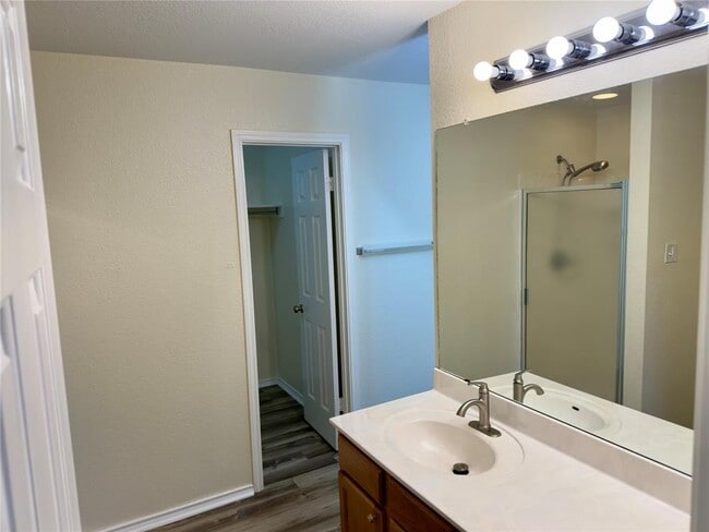 Building Photo - 1206 Devil Ridge