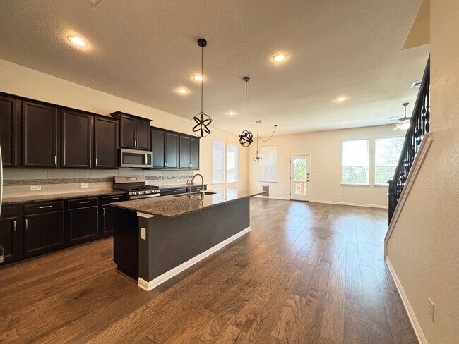 Building Photo - Beautiful 4-Bedroom Home with Free Communi...
