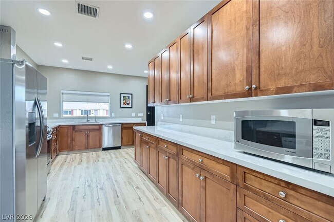 Building Photo - 7074 Pinebrook Ct