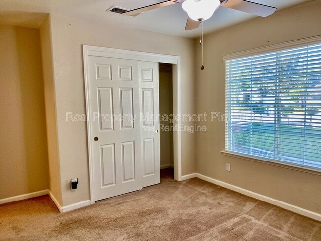 Building Photo - 6684 N Western Ave