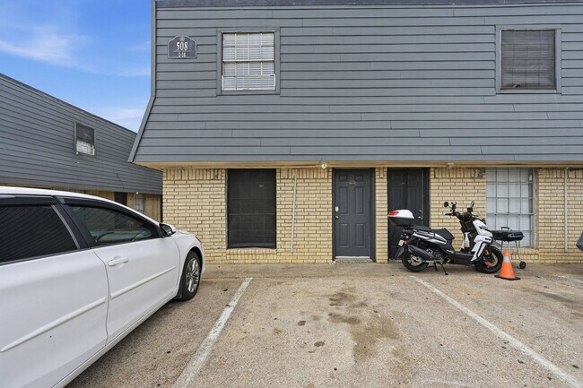Building Photo - 600 W Pioneer Pkwy