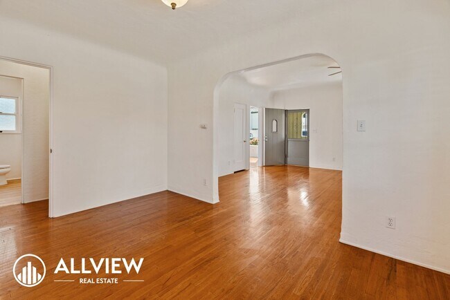 Primary Photo - Charming 3 Bedroom 1 Bath Costa Mesa Bungalow
