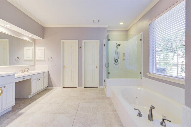 Building Photo - 16606 Shadow Path Dr