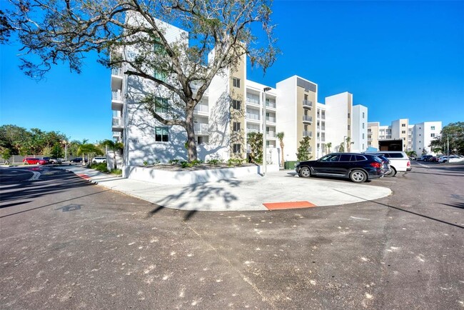 Primary Photo - 1703 N Tamiami Trl