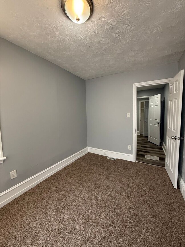 Building Photo - 103 Taylor St