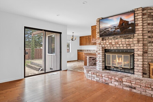 Building Photo - 100 Lippizan Dr