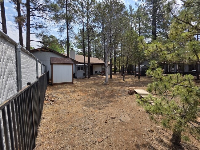 Building Photo - 5240 S 28th Pl