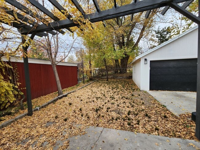 Building Photo - East Bench Luxury Bungalow - Fully Renovated and STUNNING!