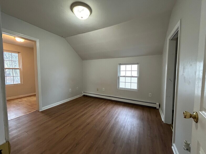 Building Photo - 4 Carlstad St