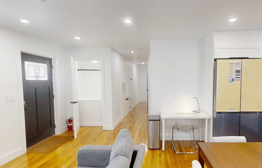 Building Photo - 36 Shepard St