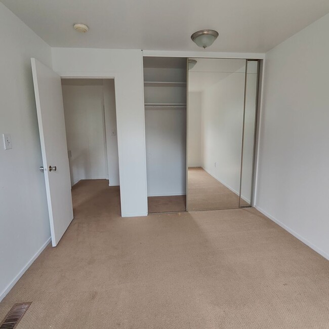 Building Photo - Two Bedroom Condo For Rent In Downtown Bou...