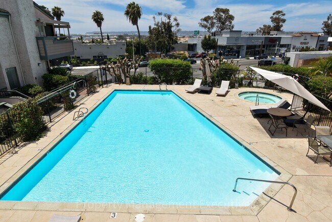 Building Photo - Renovated 2 Bedroom, 2.5 Bath Townhome