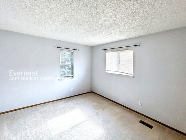 Building Photo - 7985 Lexington Park Dr