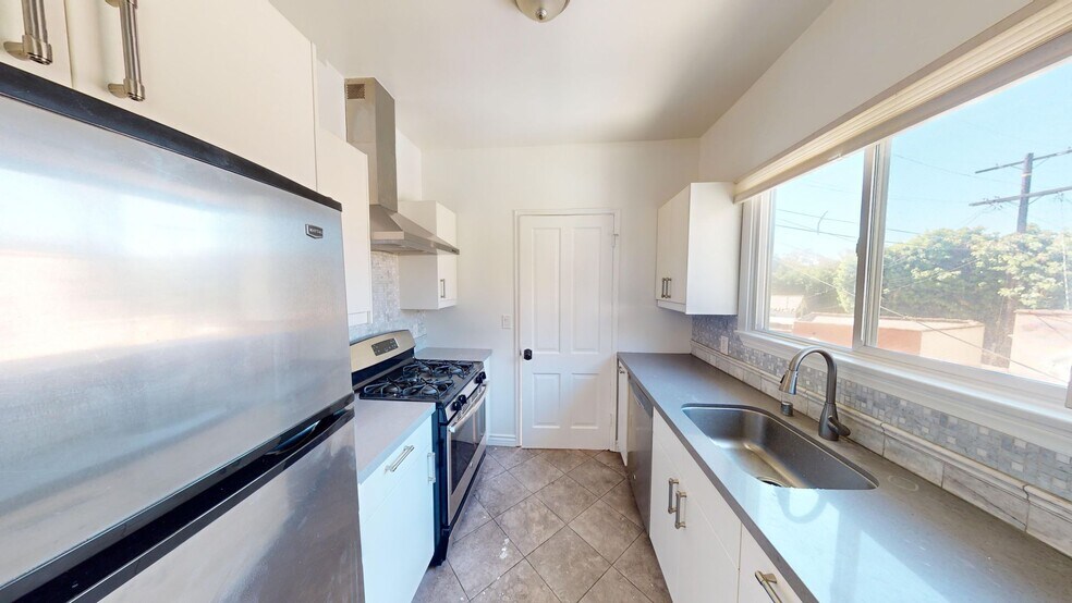 Interior Photo - 4302 Garthwaite