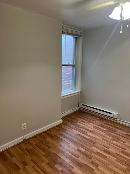 Building Photo - 209 Laveer St