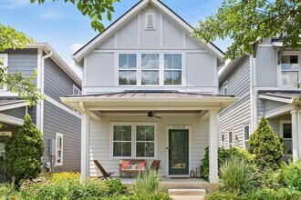 Building Photo - Stunning Gem in the heart of East Nashville!!
