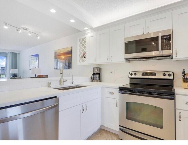 Building Photo - 353 S US Hwy 1