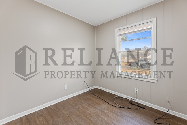 Building Photo - 3419 S Glenn Ave