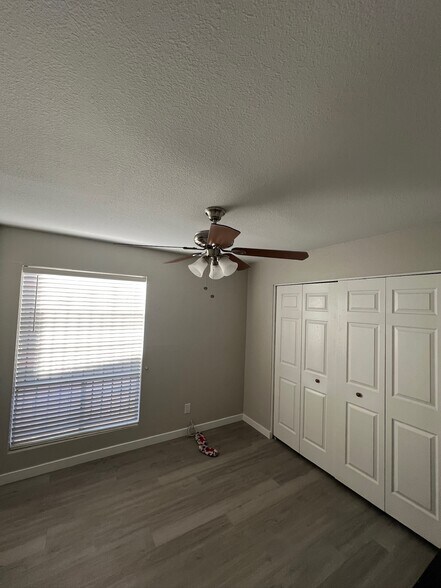 Building Photo - 5964 W Augusta Ave