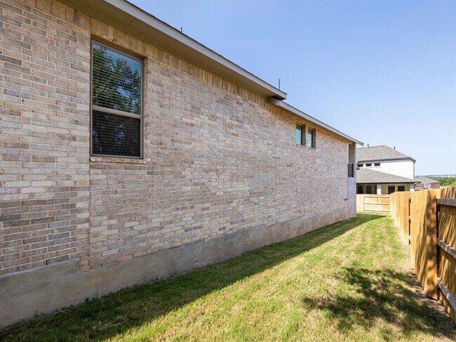 Building Photo - 109 Amber Oak Ln