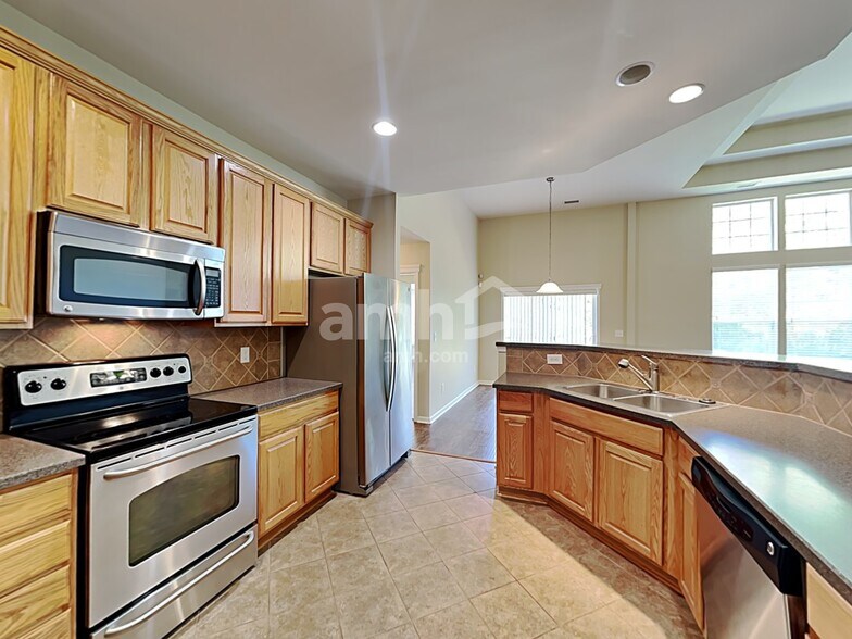 Building Photo - 13527 Provincial Ct