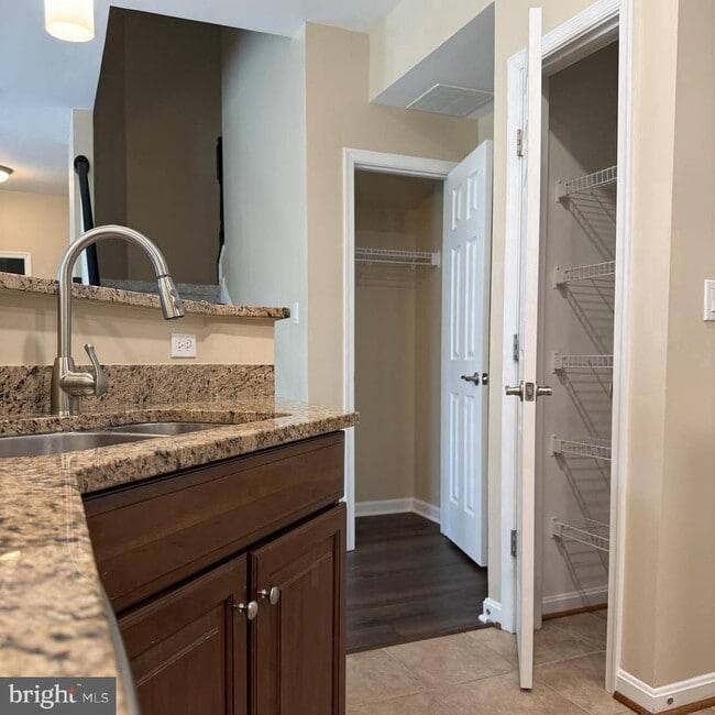 Building Photo - 6765 Hampton Bay Ln
