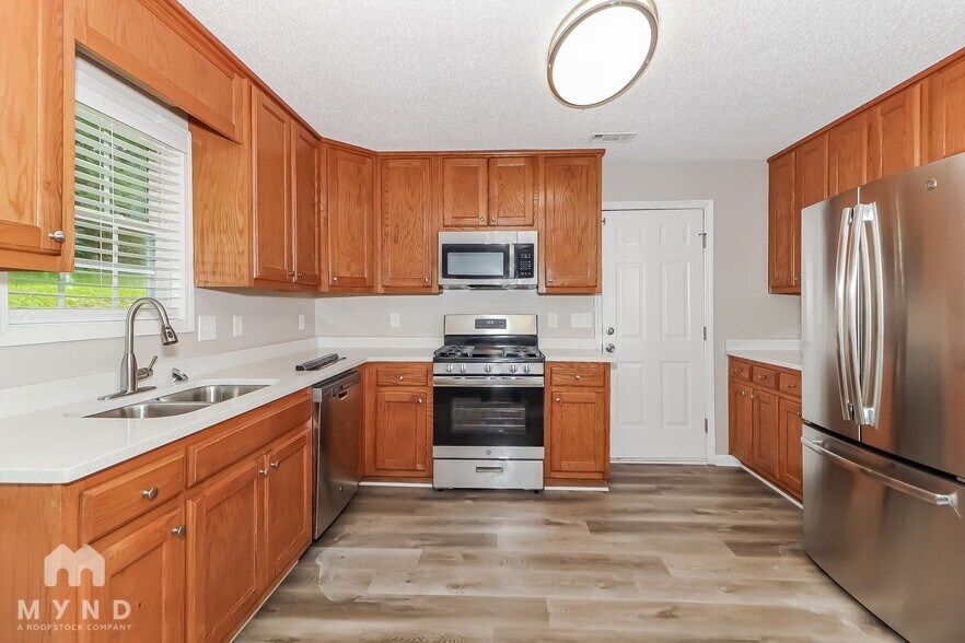 Building Photo - 203 Peachtree Glen Dr