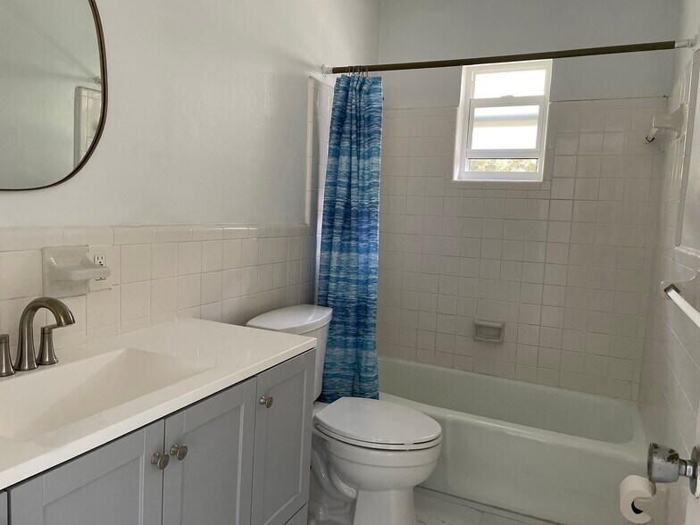 Building Photo - 627 92nd Ave N