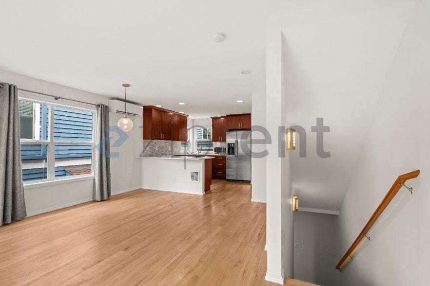Building Photo - Unit A