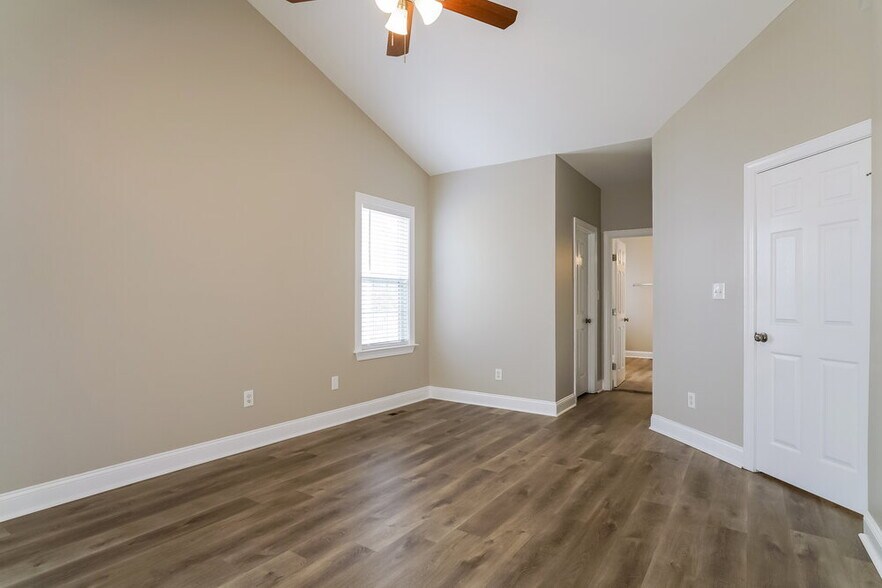 Building Photo - 8537 Battery Crest Ln