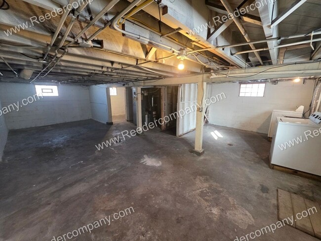 Building Photo - 3317 173rd St